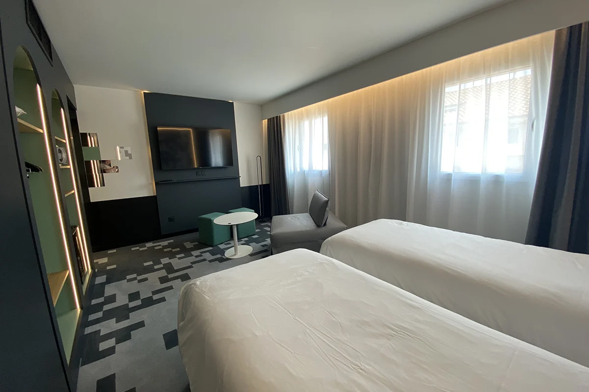 ibis style beziers 8